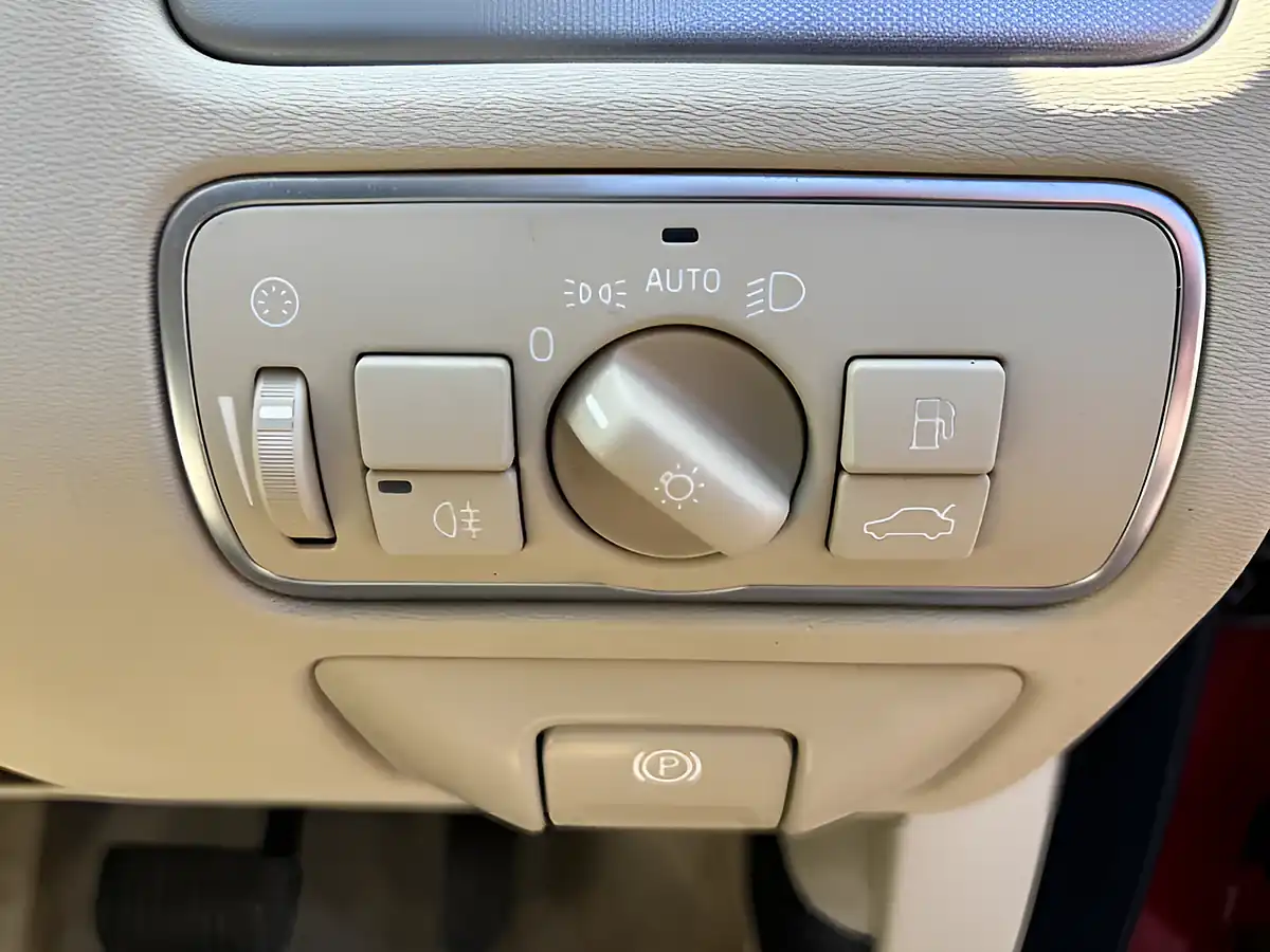 Used 2015 Volvo V70 Se Lux Red - Interior and Exterior details 15