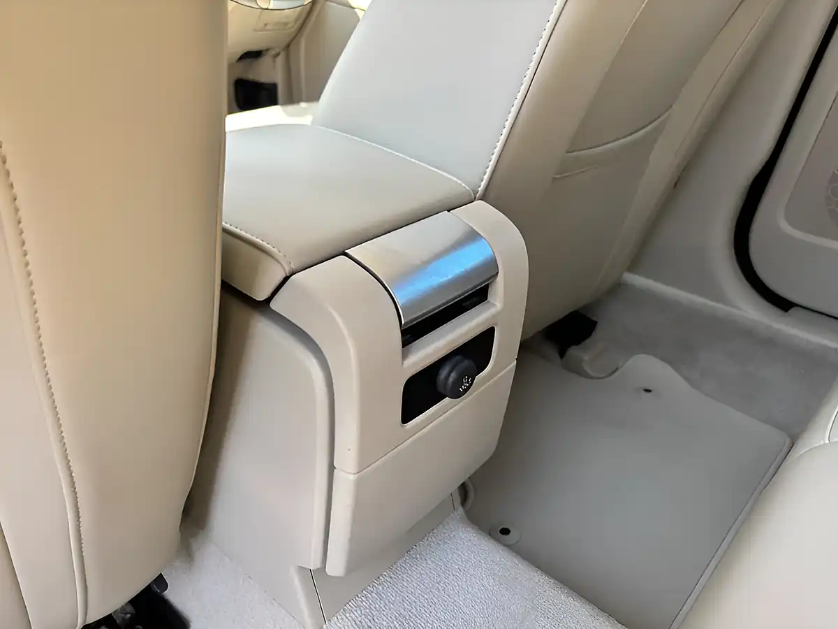 Used 2015 Volvo V70 Se Lux Red - Interior and Exterior details 16