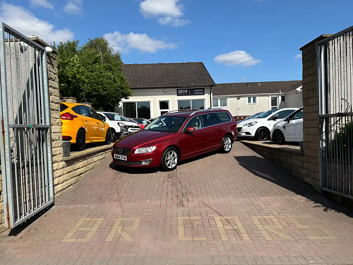 Used 2015 Volvo V70 Se Lux Red - Interior and Exterior details 3