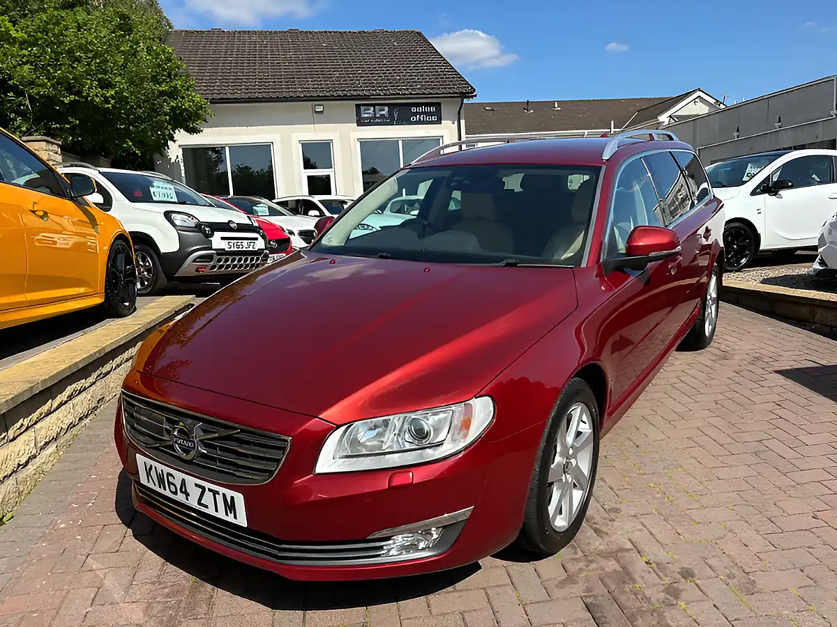 Used 2015 Volvo V70 Se Lux Red - Interior and Exterior details 4
