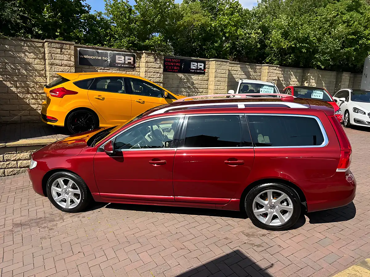 Used 2015 Volvo V70 Se Lux Red - Interior and Exterior details 6