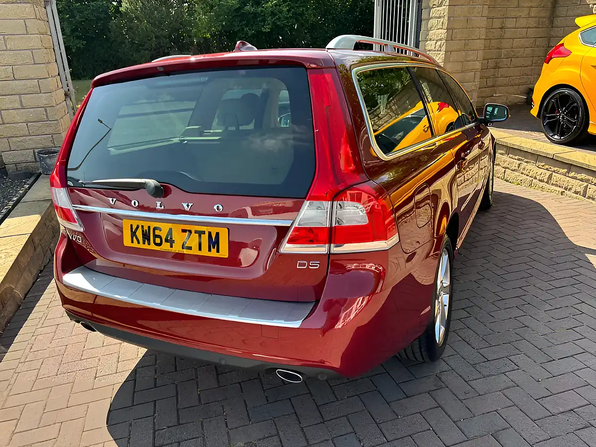 Used 2015 Volvo V70 Se Lux Red - Interior and Exterior details 9