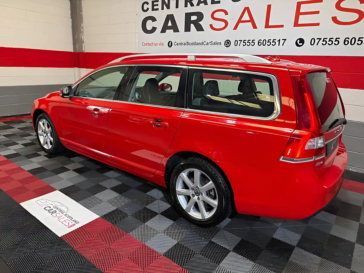 Used 2015 Volvo V70 Se Lux Red - Interior and Exterior details 3