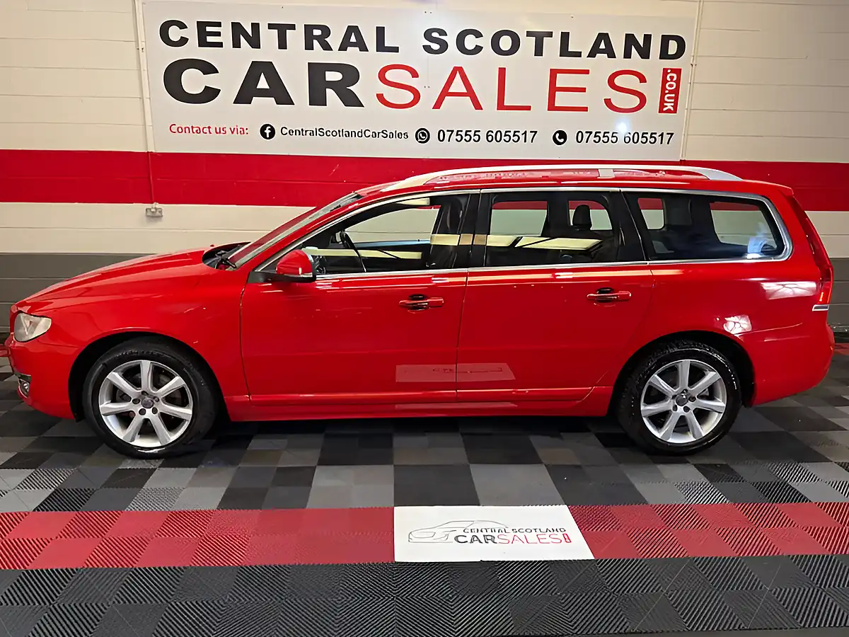 Used 2015 Volvo V70 Se Lux Red - Interior and Exterior details 4
