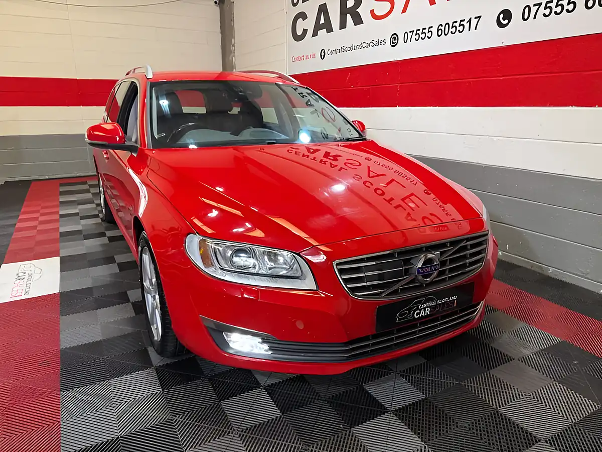 Used 2015 Volvo V70 Se Lux Red - Interior and Exterior details 5
