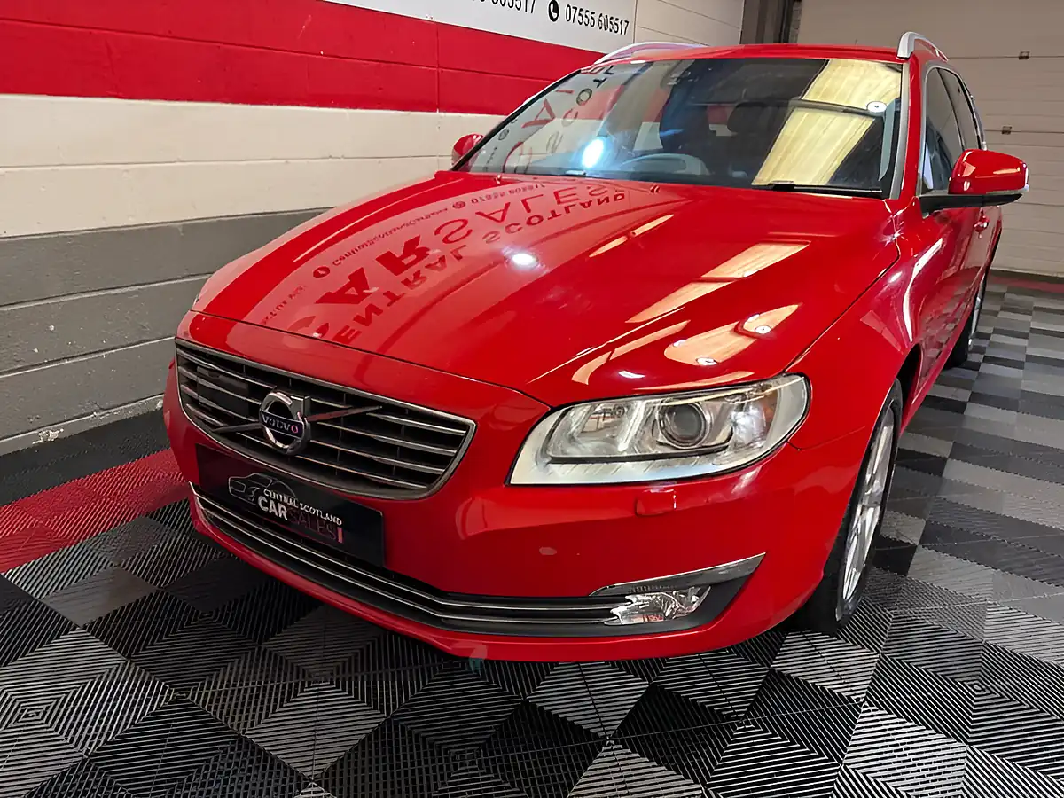 Used 2015 Volvo V70 Se Lux Red - Interior and Exterior details 8