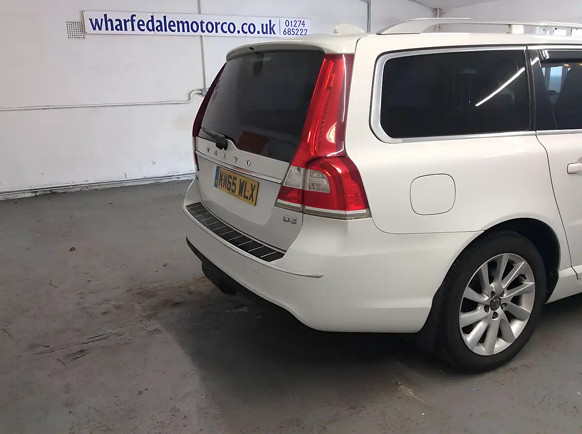 Used 2015 Volvo V70 Se Lux White - Interior and Exterior details 11