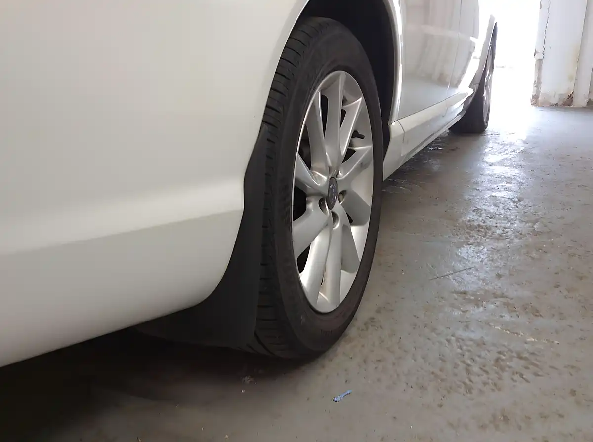 Used 2015 Volvo V70 Se Lux White - Interior and Exterior details 13