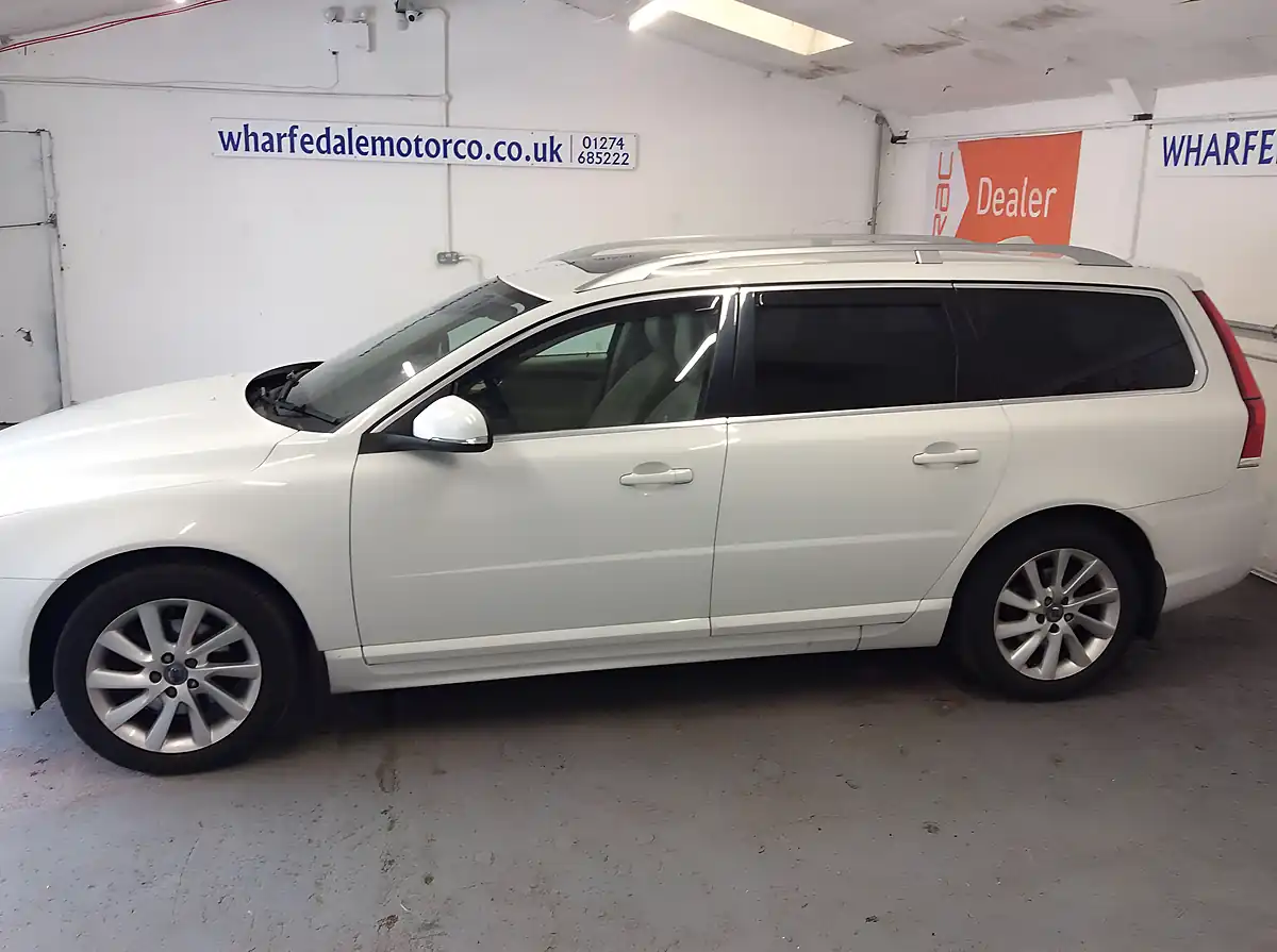 Used 2015 Volvo V70 Se Lux White - Interior and Exterior details 2