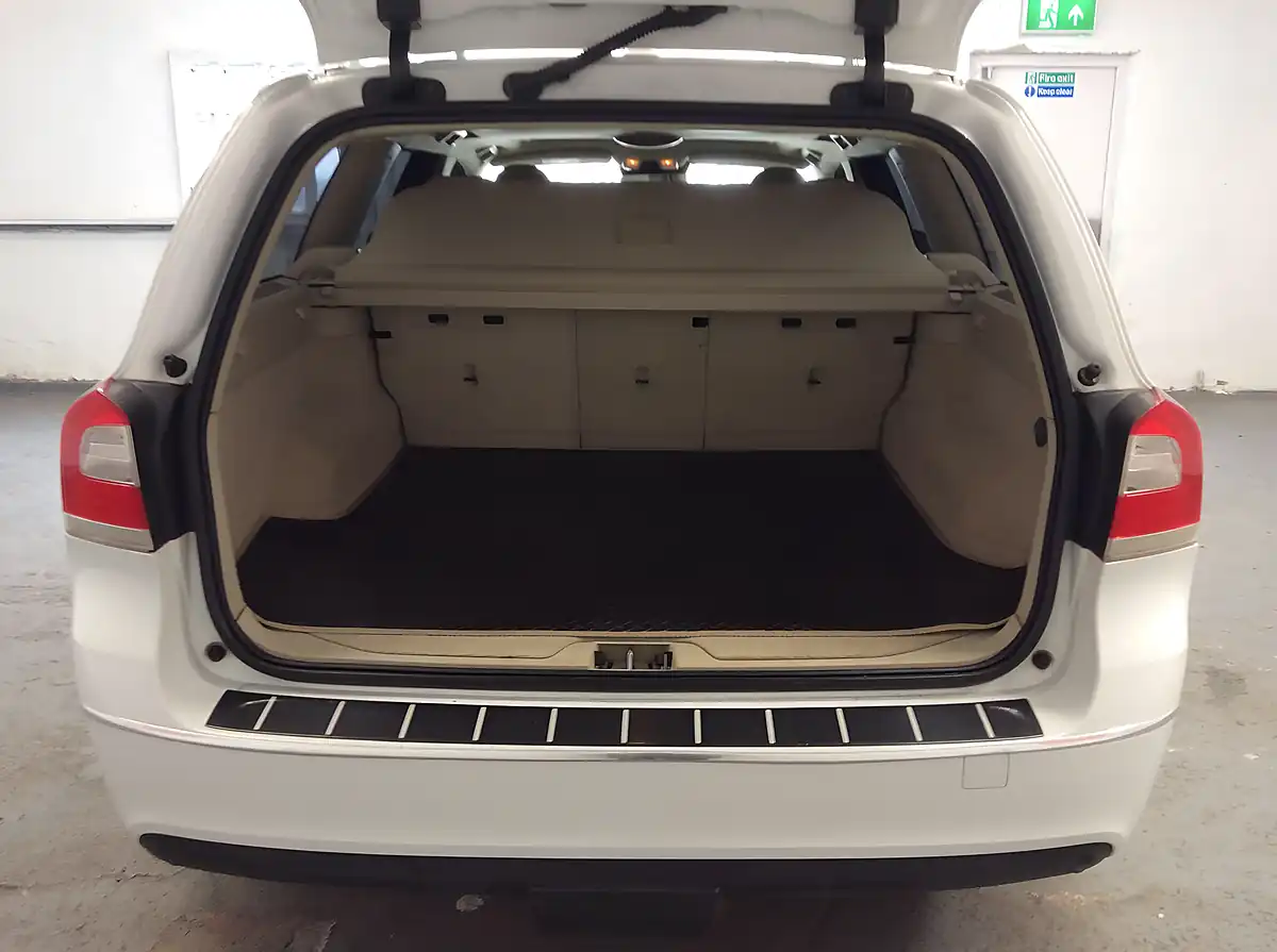 Used 2015 Volvo V70 Se Lux White - Interior and Exterior details 5