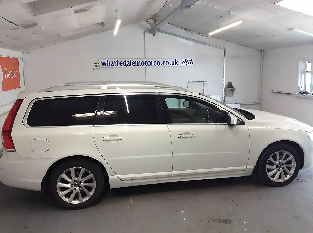 Used 2015 Volvo V70 Se Lux White - Interior and Exterior details 7