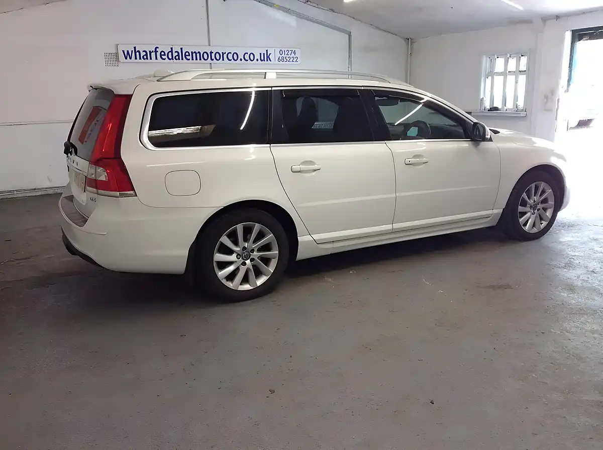 Used 2015 Volvo V70 Se Lux White - Interior and Exterior details 8