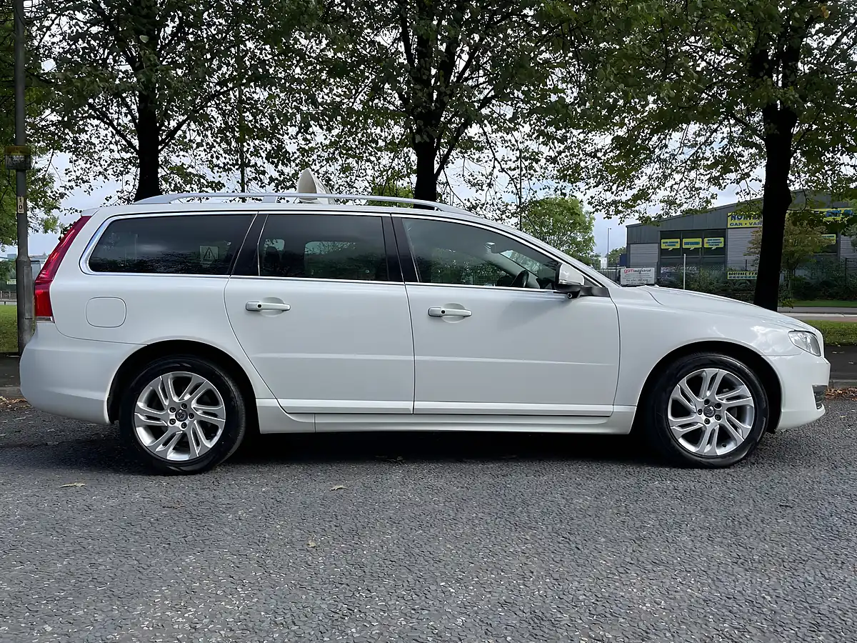 Used 2015 Volvo V70 Se Lux White - Interior and Exterior details 10