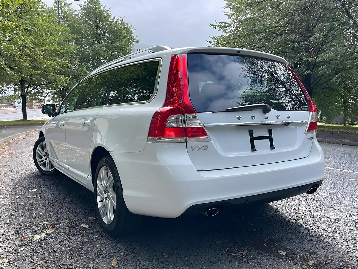 Used 2015 Volvo V70 Se Lux White - Interior and Exterior details 12