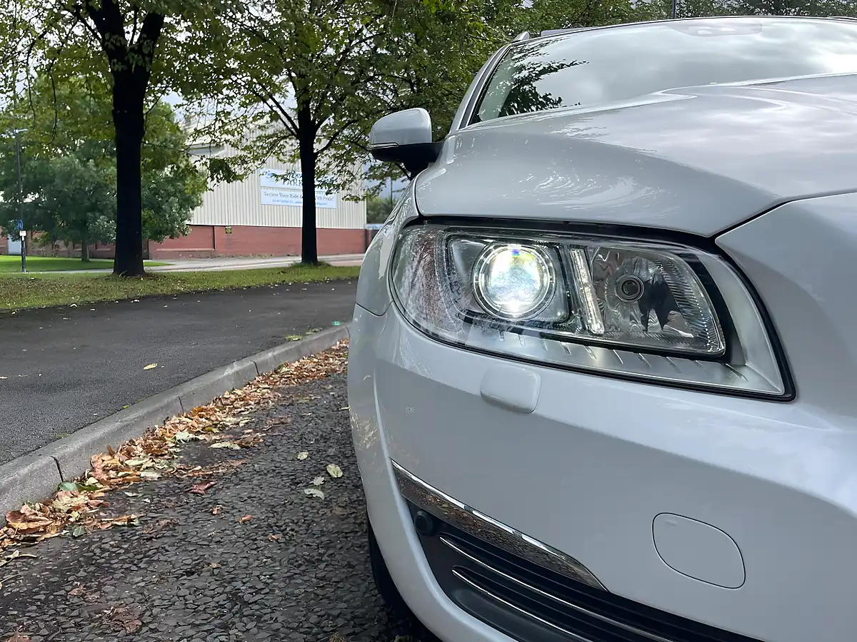 Used 2015 Volvo V70 Se Lux White - Interior and Exterior details 15