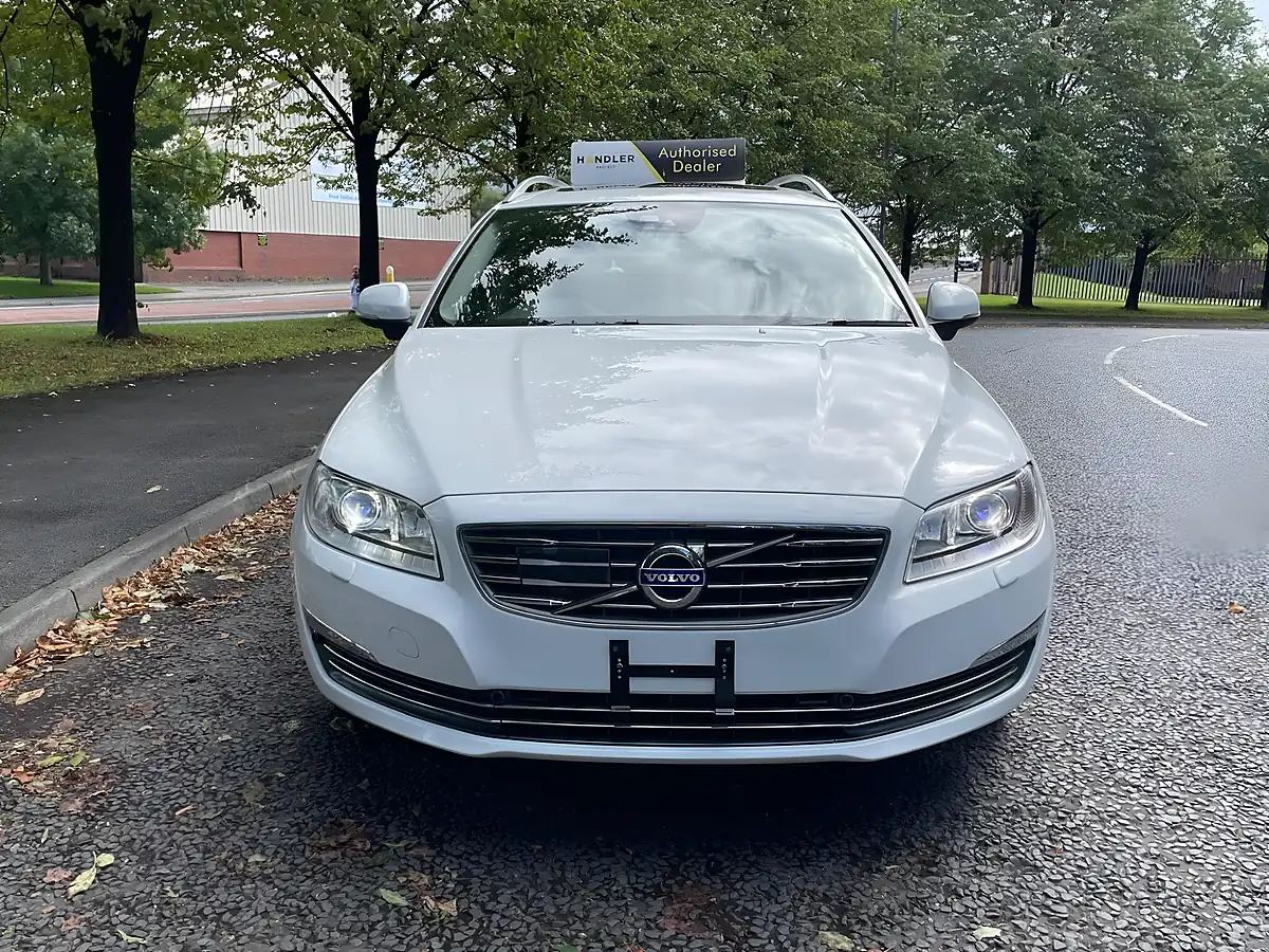 Used 2015 Volvo V70 Se Lux White - Interior and Exterior details 4