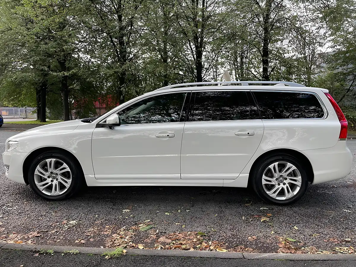 Used 2015 Volvo V70 Se Lux White - Interior and Exterior details 6