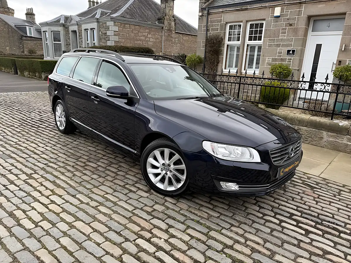 Used 2015 Volvo V70 Se Nav Magic Blue - Front View