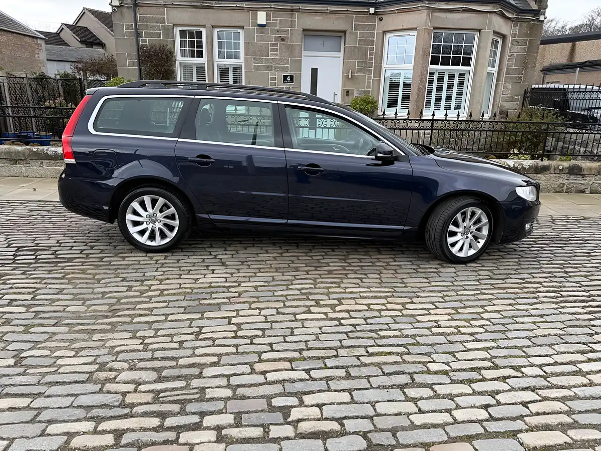 Used 2015 Volvo V70 Se Nav Magic Blue - Interior and Exterior details 12