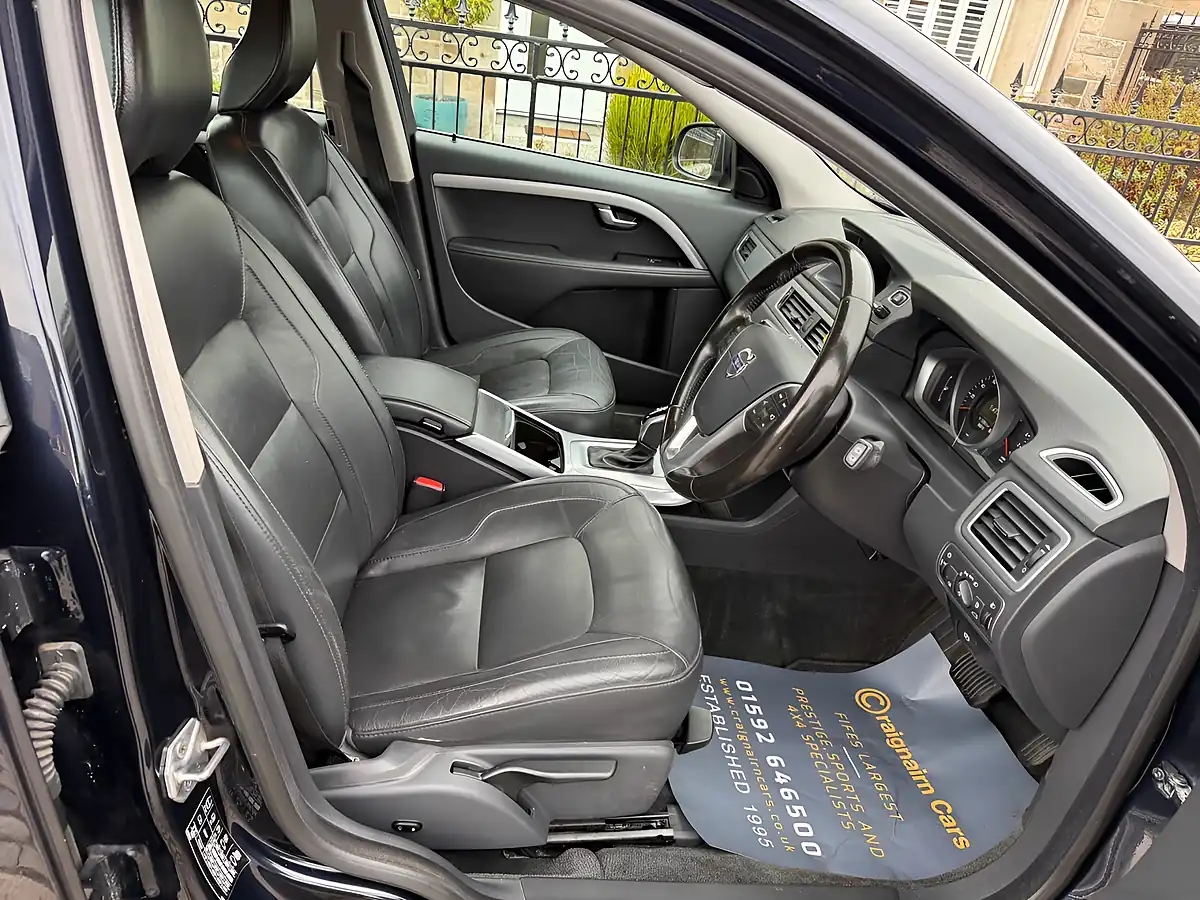 Used 2015 Volvo V70 Se Nav Magic Blue - Interior and Exterior details 2
