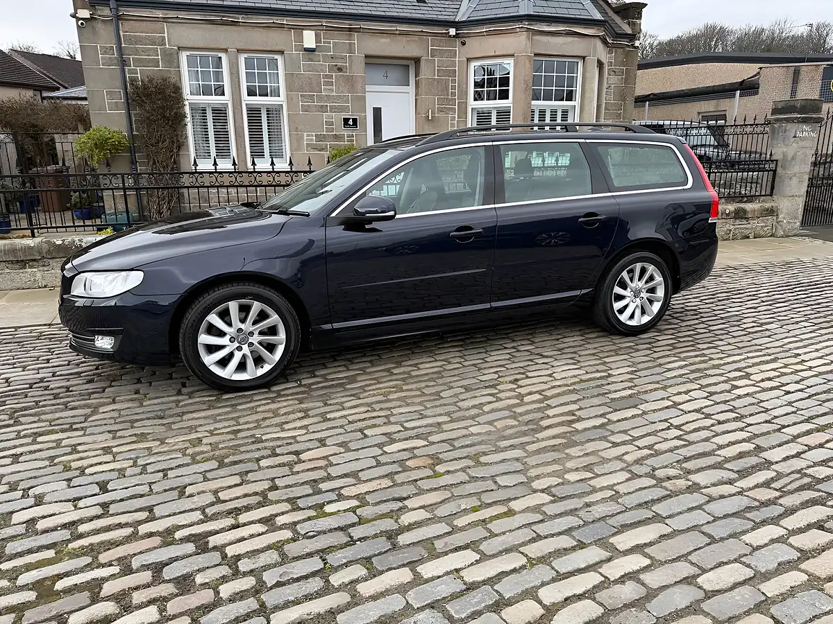 Used 2015 Volvo V70 Se Nav Magic Blue - Interior and Exterior details 5