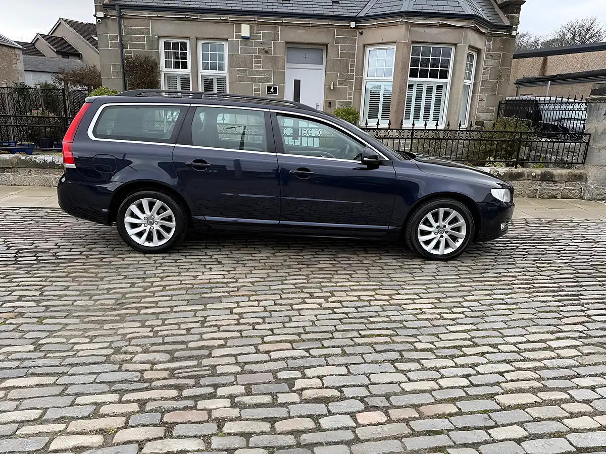 Used 2015 Volvo V70 Se Nav Magic Blue - Interior and Exterior details 7