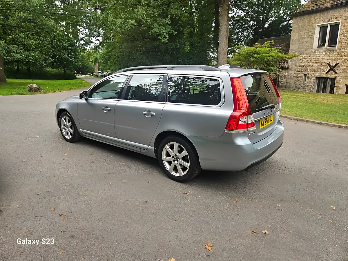 Used 2015 Volvo V70 Se Nav Silver - Interior and Exterior details 13