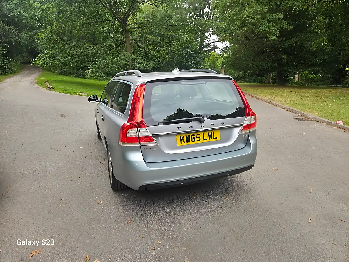Used 2015 Volvo V70 Se Nav Silver - Interior and Exterior details 14