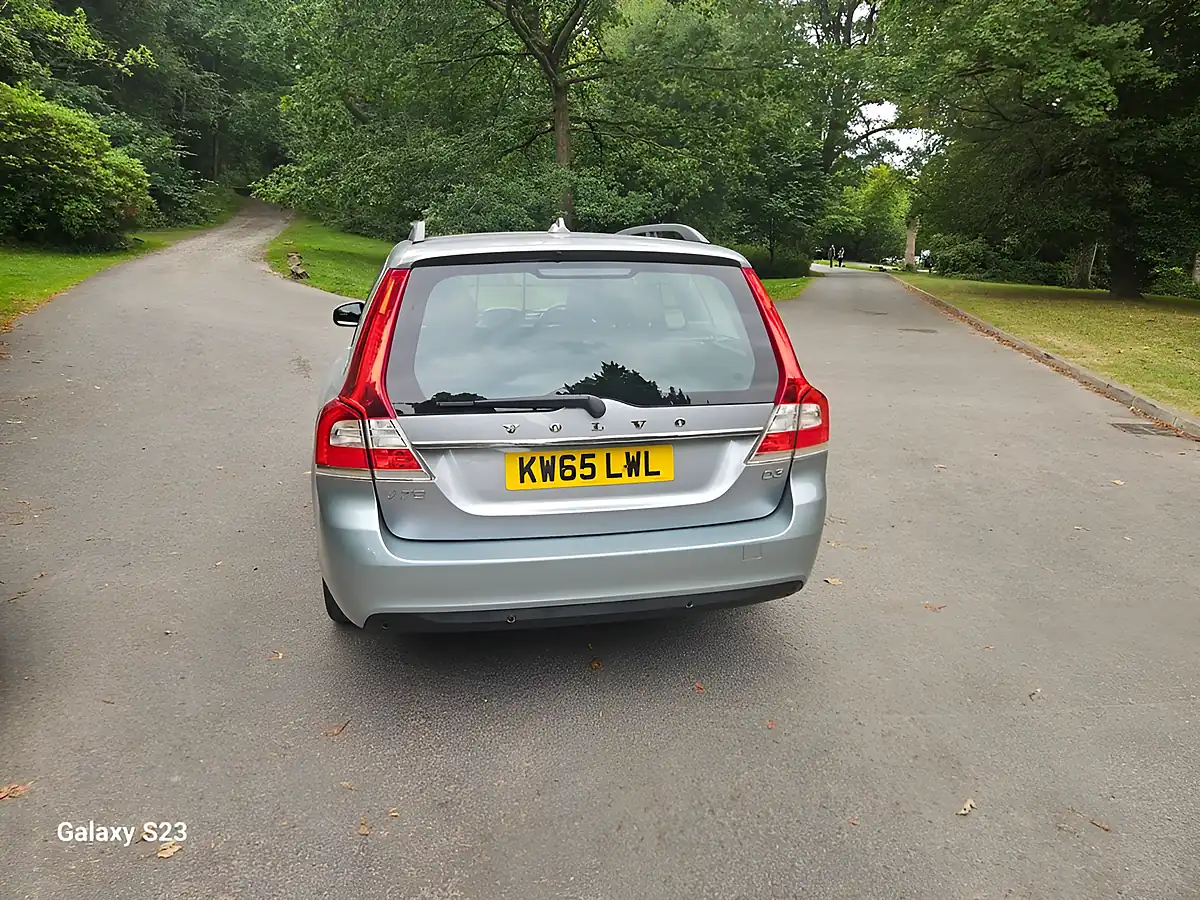 Used 2015 Volvo V70 Se Nav Silver - Interior and Exterior details 16