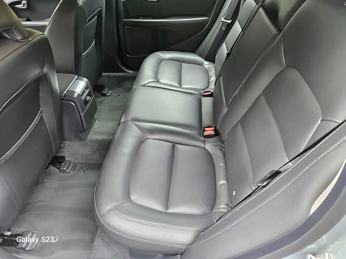Used 2015 Volvo V70 Se Nav Silver - Interior and Exterior details 19