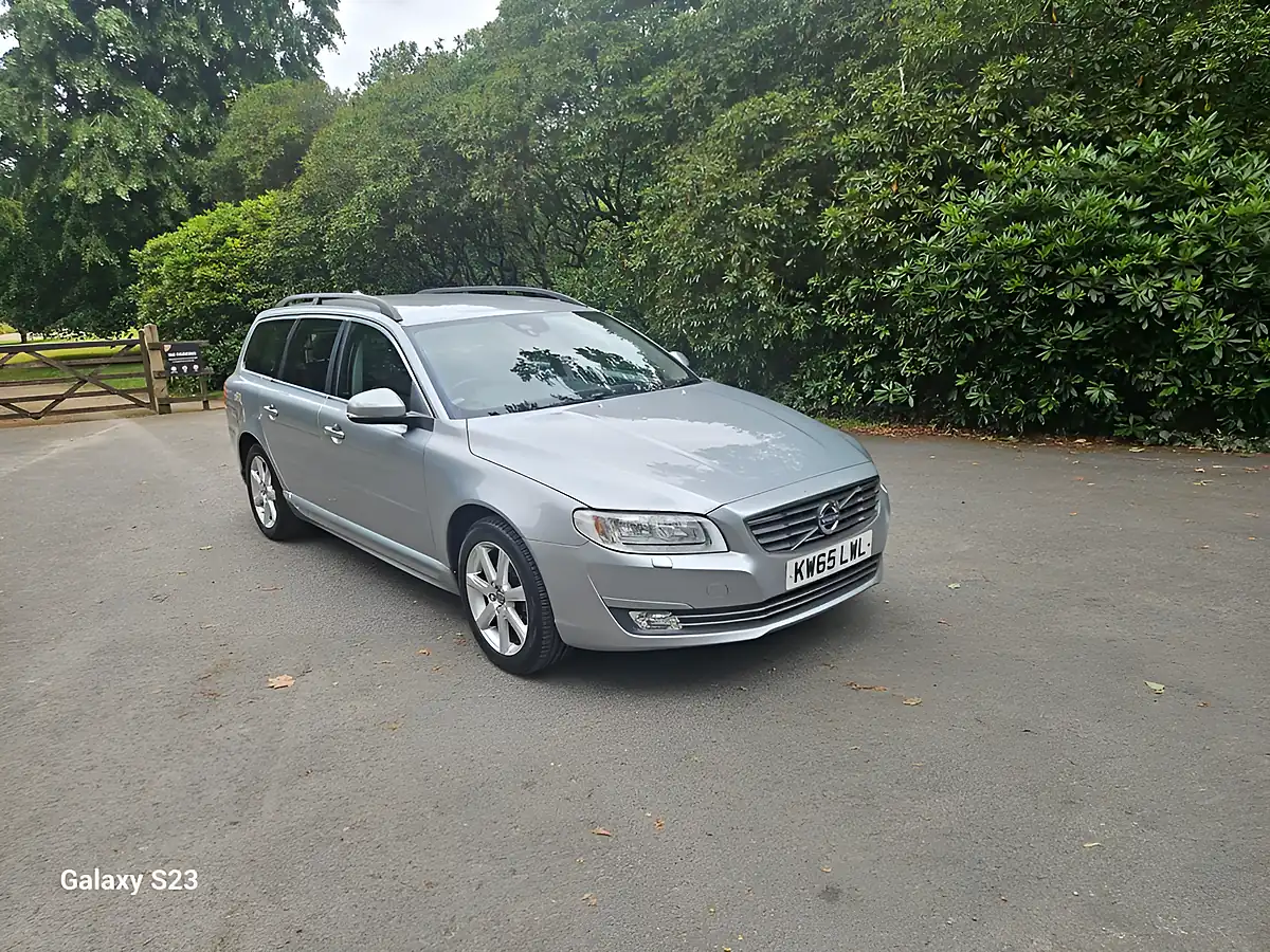 Used 2015 Volvo V70 Se Nav Silver - Interior and Exterior details 9