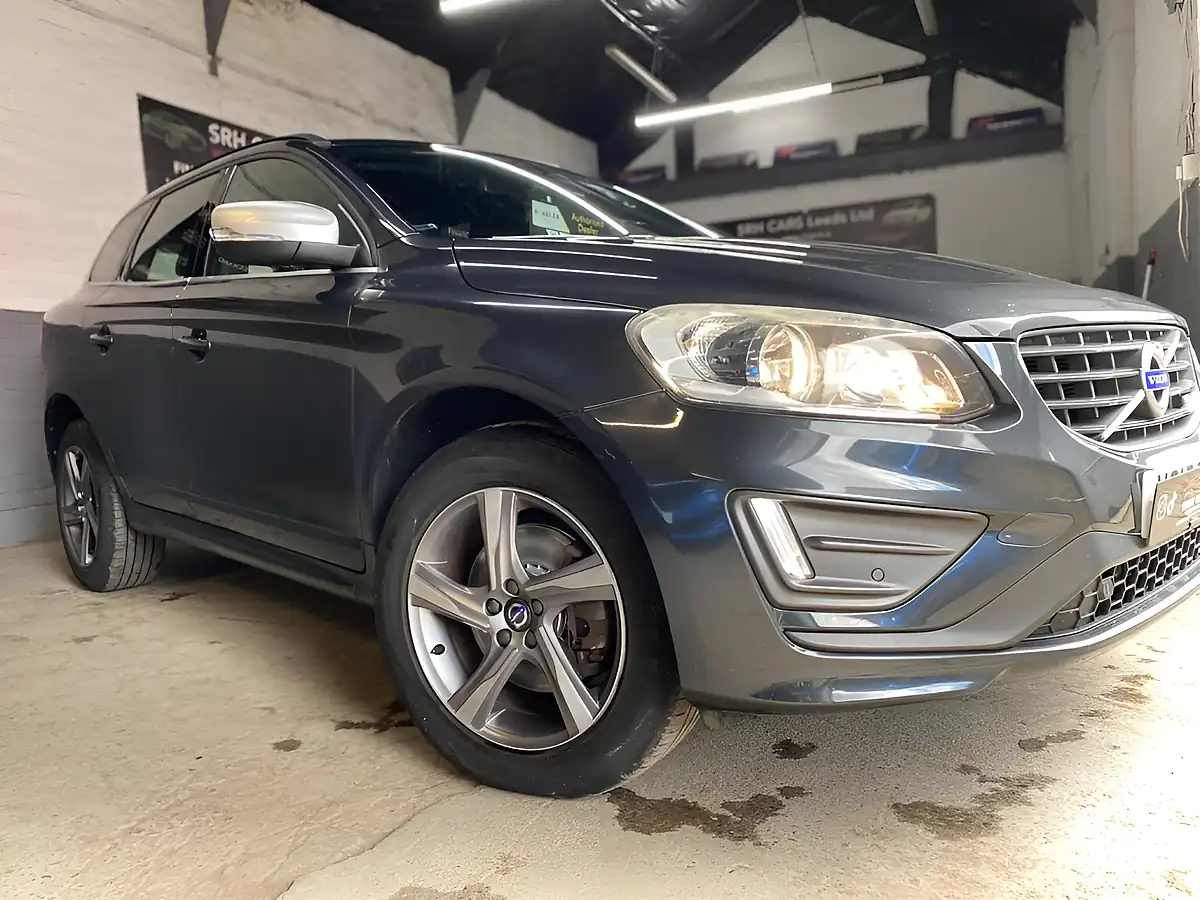 Used 2015 Volvo XC60 R-Design Grey - Front View
