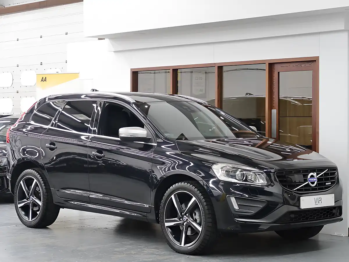 Used 2015 Volvo XC60 R-Design Lux Black - Front View