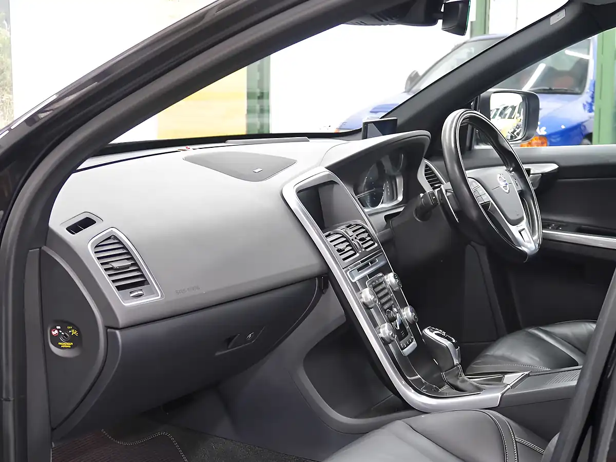 Used 2015 Volvo XC60 R-Design Lux Black - Interior and Exterior details 16