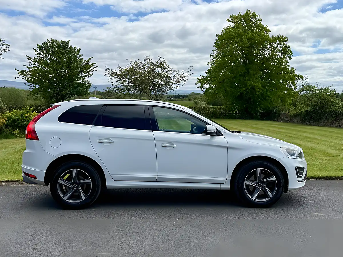 Used 2015 Volvo XC60 R-Design Lux Nav AWD Geartronic White - Interior and Exterior details 5