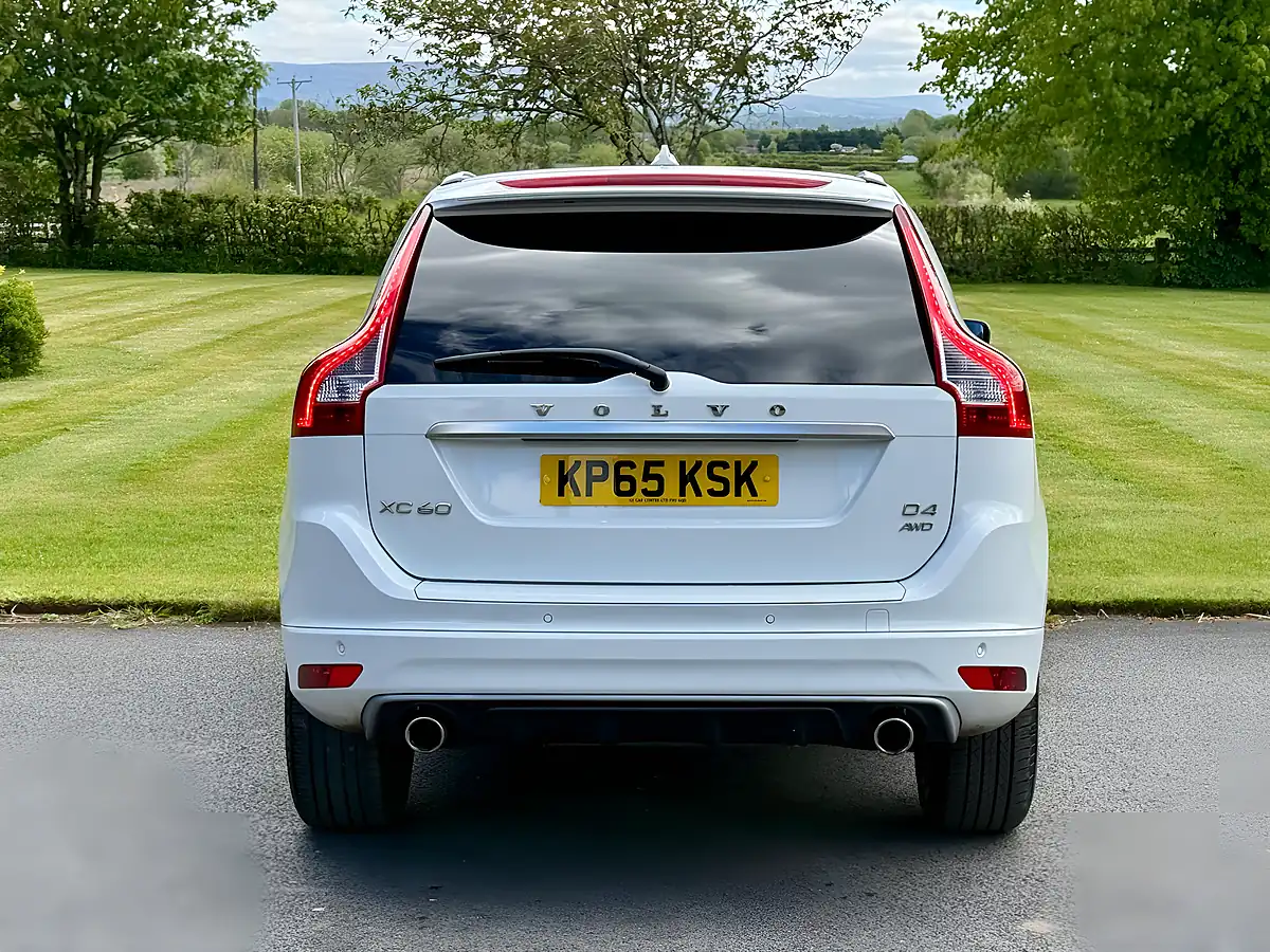Used 2015 Volvo XC60 R-Design Lux Nav AWD Geartronic White - Interior and Exterior details 6