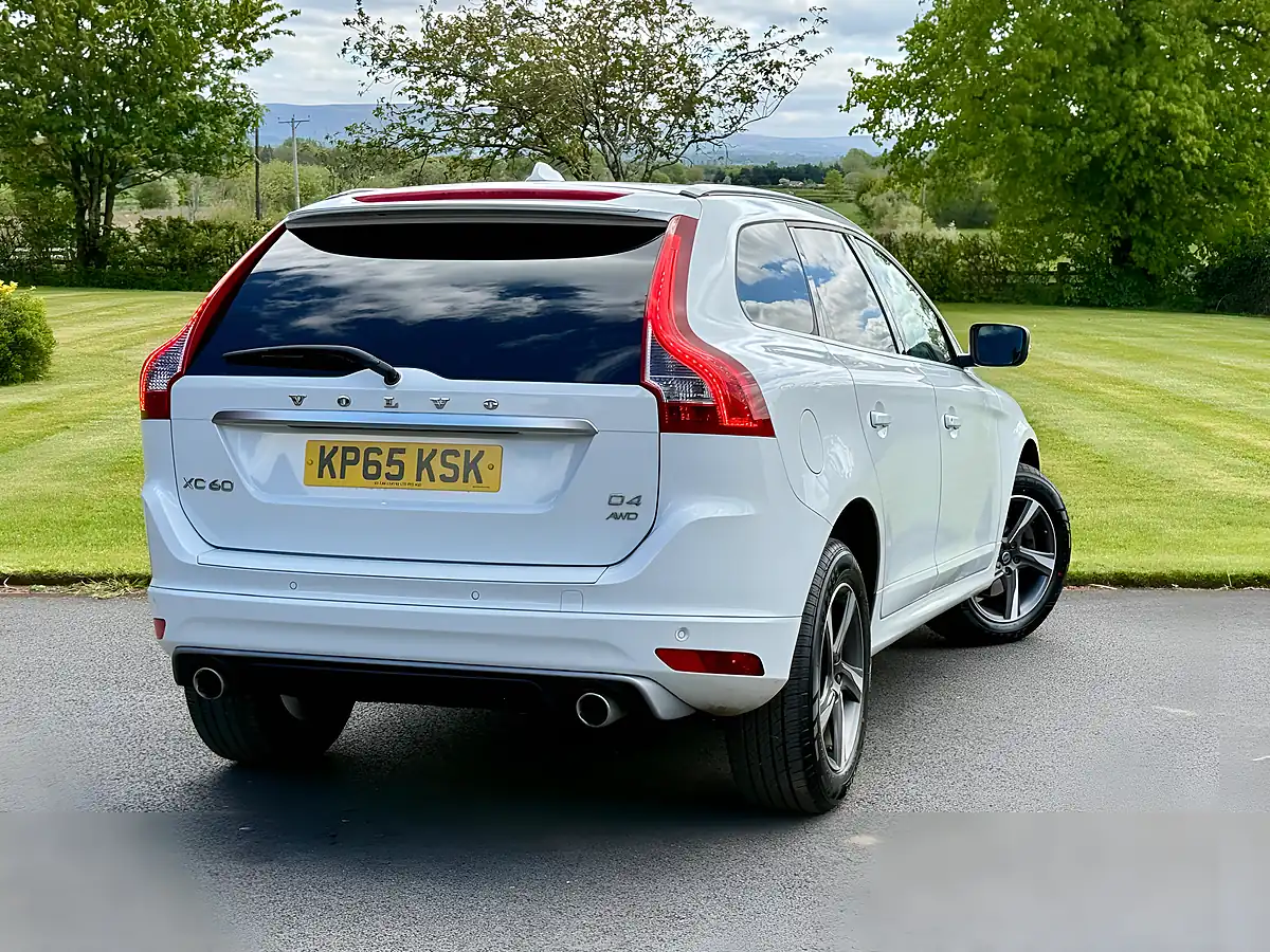 Used 2015 Volvo XC60 R-Design Lux Nav AWD Geartronic White - Interior and Exterior details 7