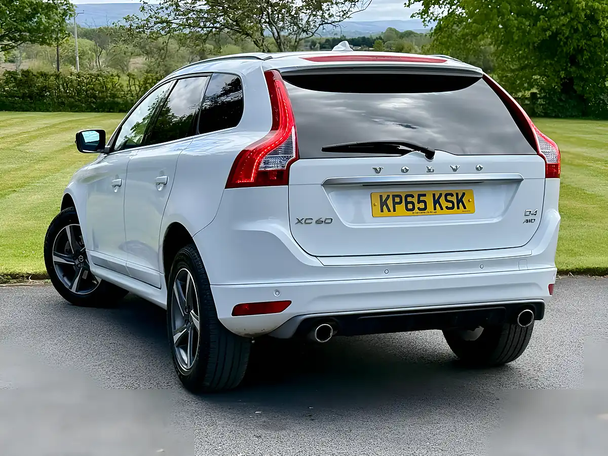 Used 2015 Volvo XC60 R-Design Lux Nav AWD Geartronic White - Interior and Exterior details 8