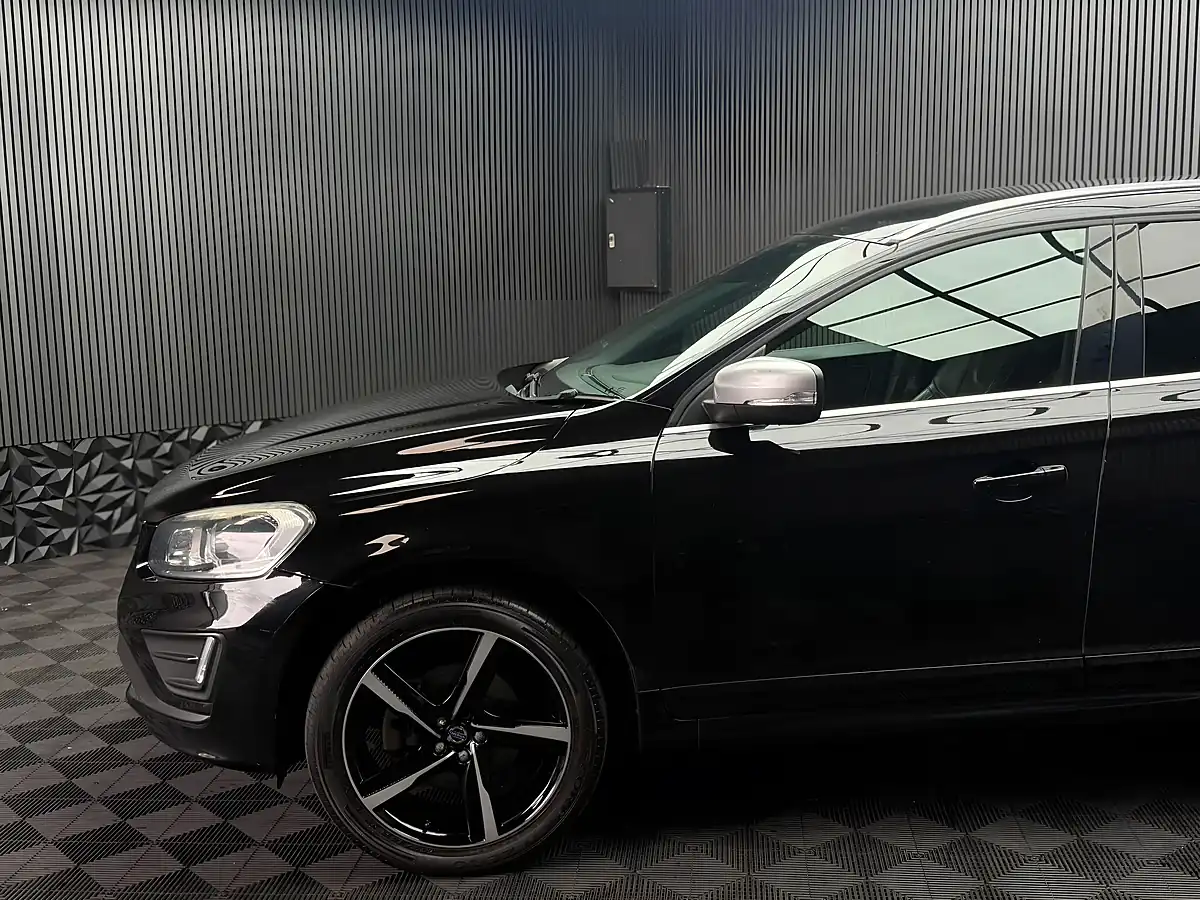 Used 2015 Volvo XC60 R-Design Lux Nav Black - Interior and Exterior details 10