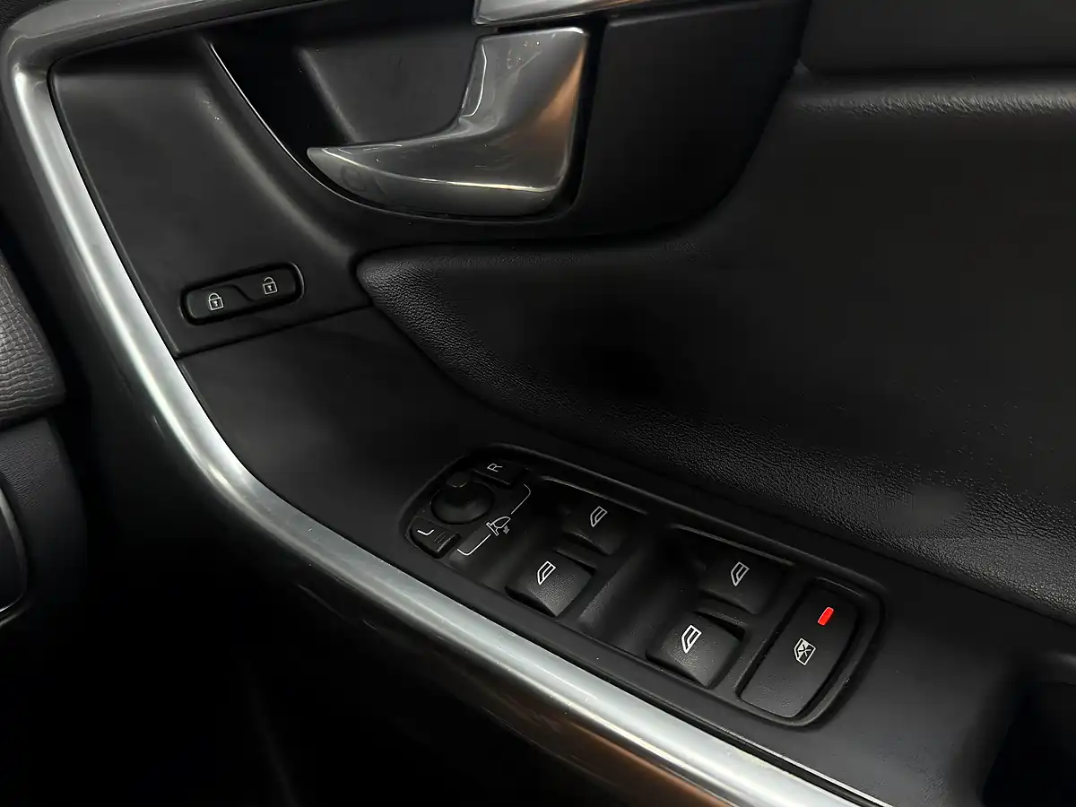 Used 2015 Volvo XC60 R-Design Lux Nav Black - Interior and Exterior details 14