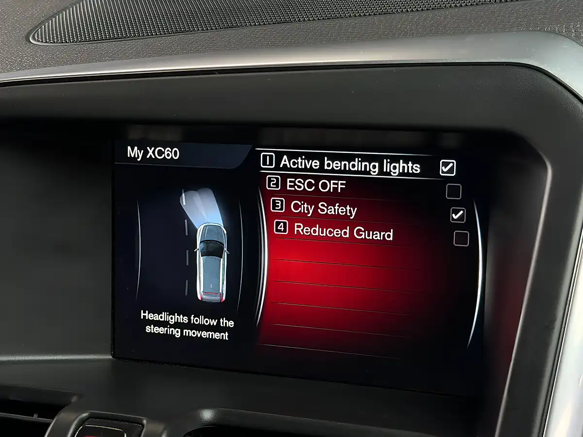 Used 2015 Volvo XC60 R-Design Lux Nav Black - Interior and Exterior details 17