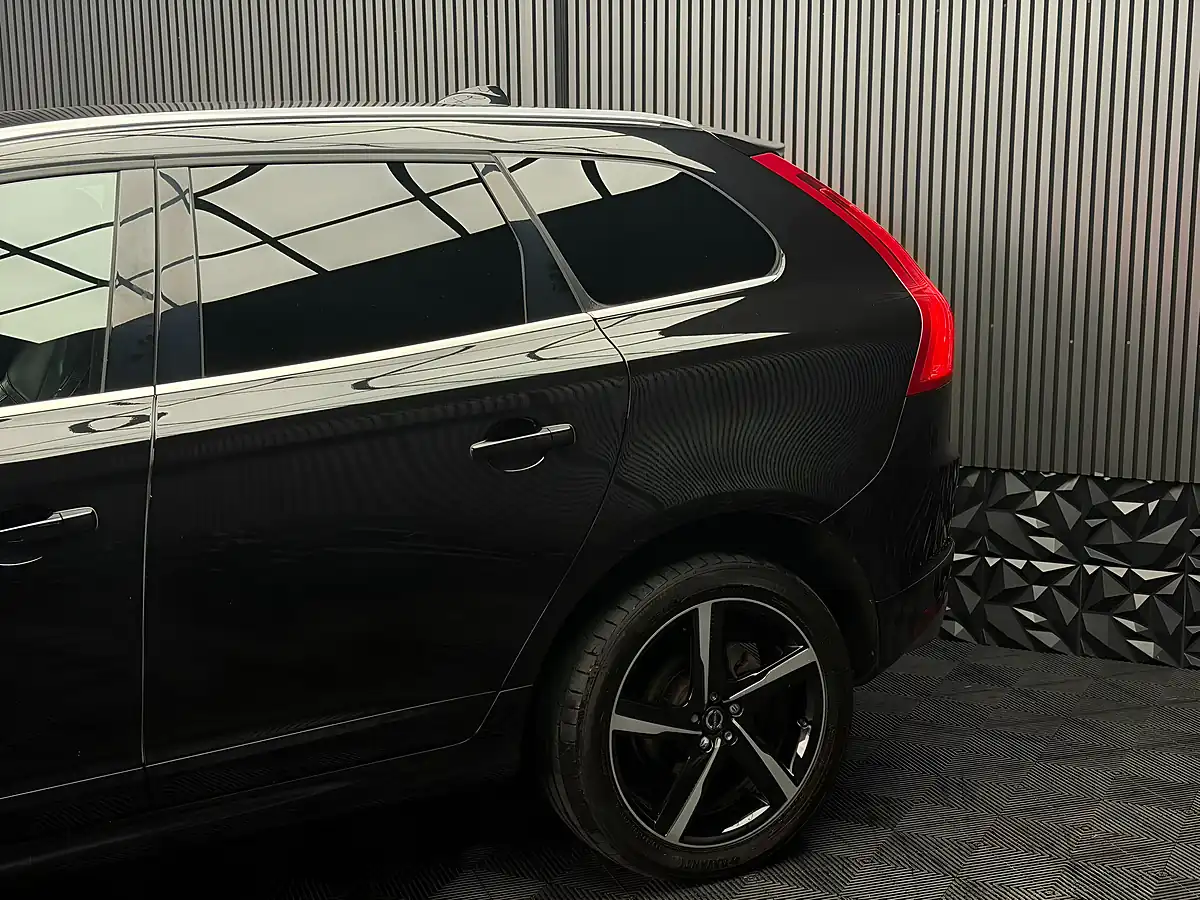 Used 2015 Volvo XC60 R-Design Lux Nav Black - Interior and Exterior details 19