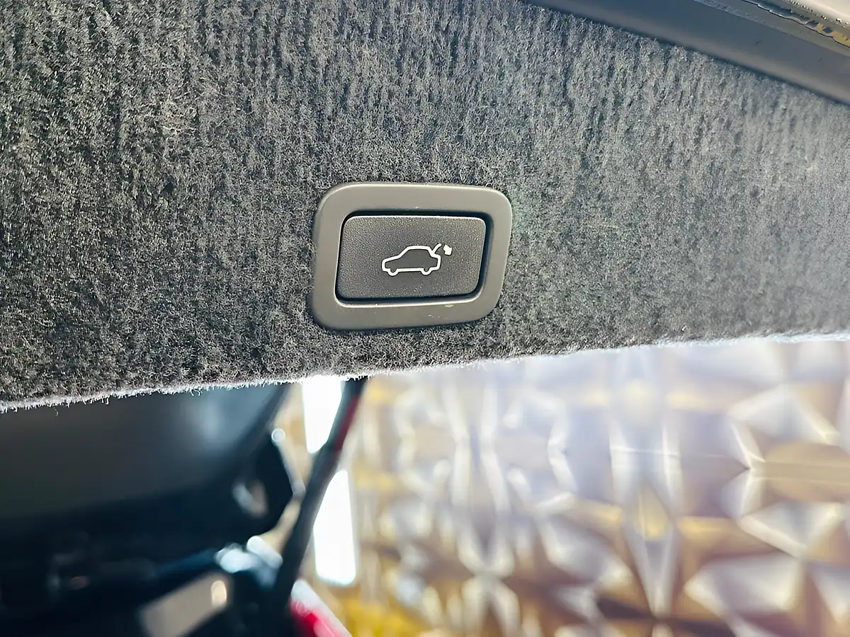 Used 2015 Volvo XC60 R-Design Lux Nav Black - Interior and Exterior details 17