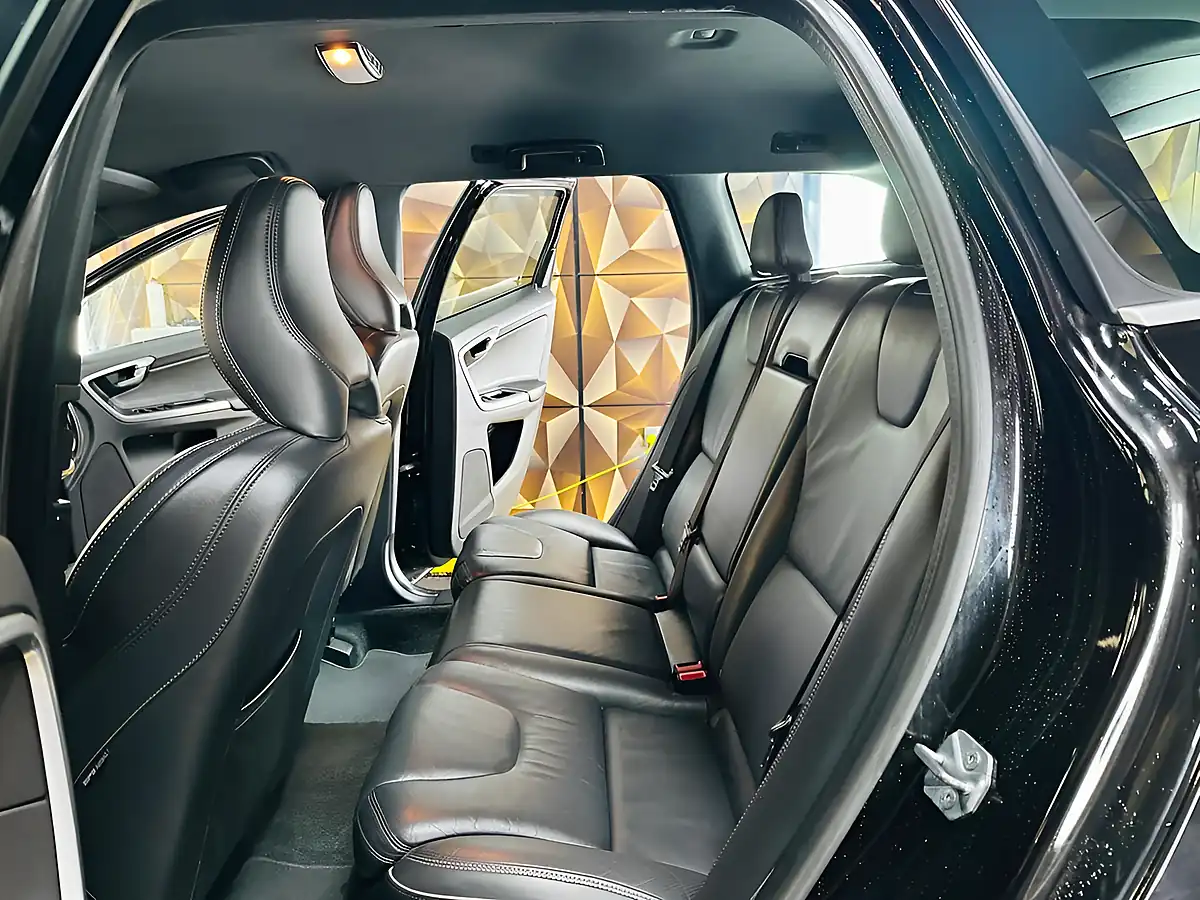 Used 2015 Volvo XC60 R-Design Lux Nav Black - Interior and Exterior details 20
