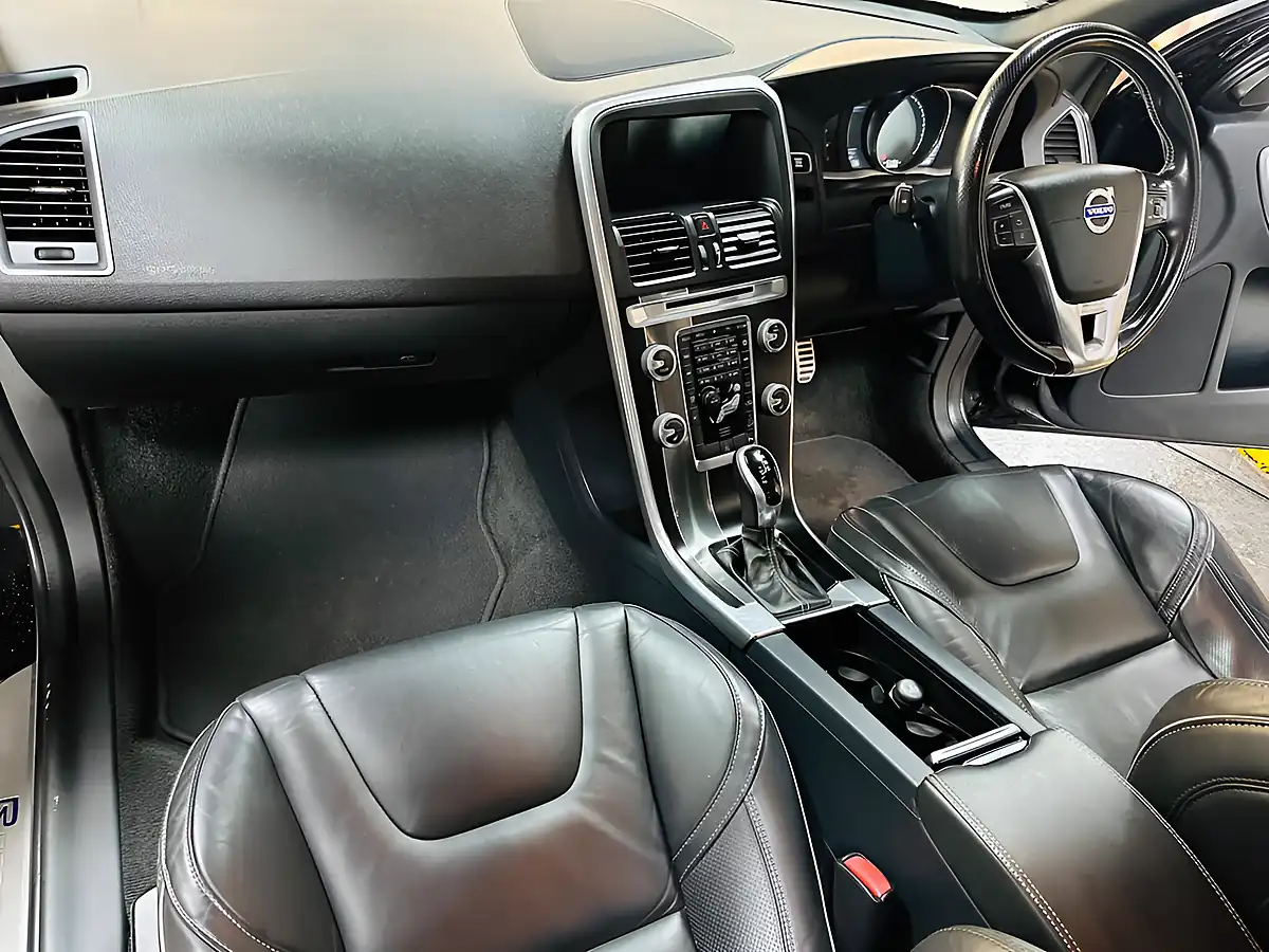 Used 2015 Volvo XC60 R-Design Lux Nav Black - Interior and Exterior details 6
