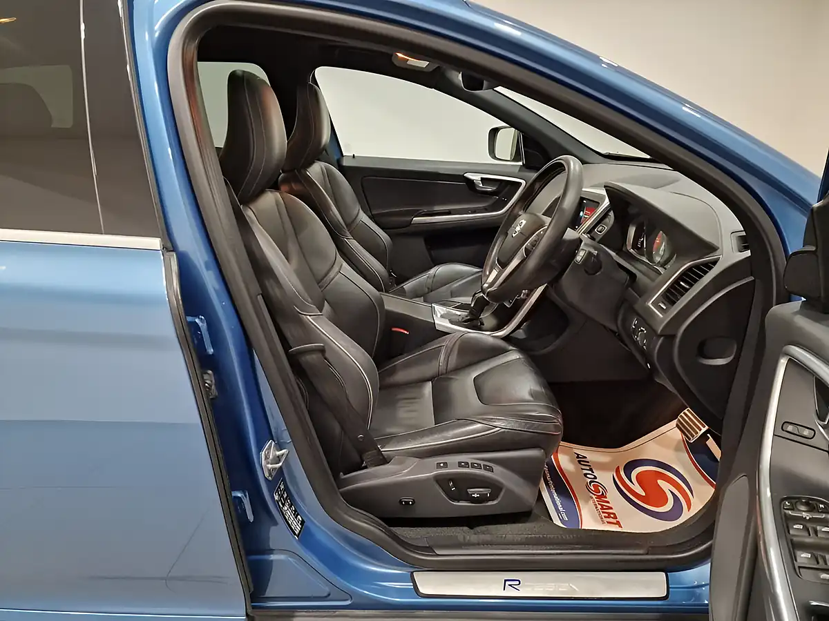 Used 2015 Volvo XC60 R-Design Lux Nav Blue - Interior and Exterior details 9