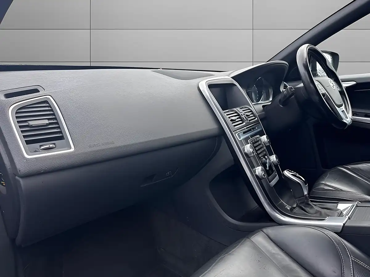Used 2015 Volvo XC60 R-Design Lux Nav Grey - Interior and Exterior details 11