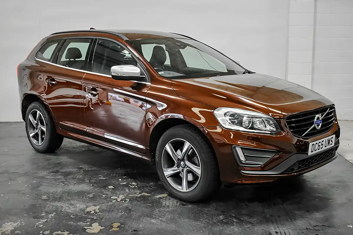 Used 2015 Volvo XC60 R-Design Nav Bronze - Front View