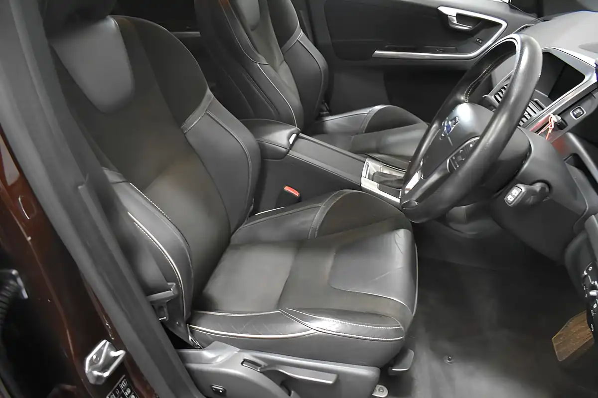 Used 2015 Volvo XC60 R-Design Nav Bronze - Interior and Exterior details 10