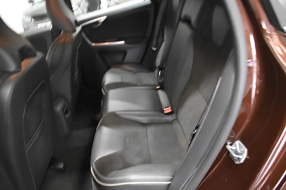 Used 2015 Volvo XC60 R-Design Nav Bronze - Interior and Exterior details 11
